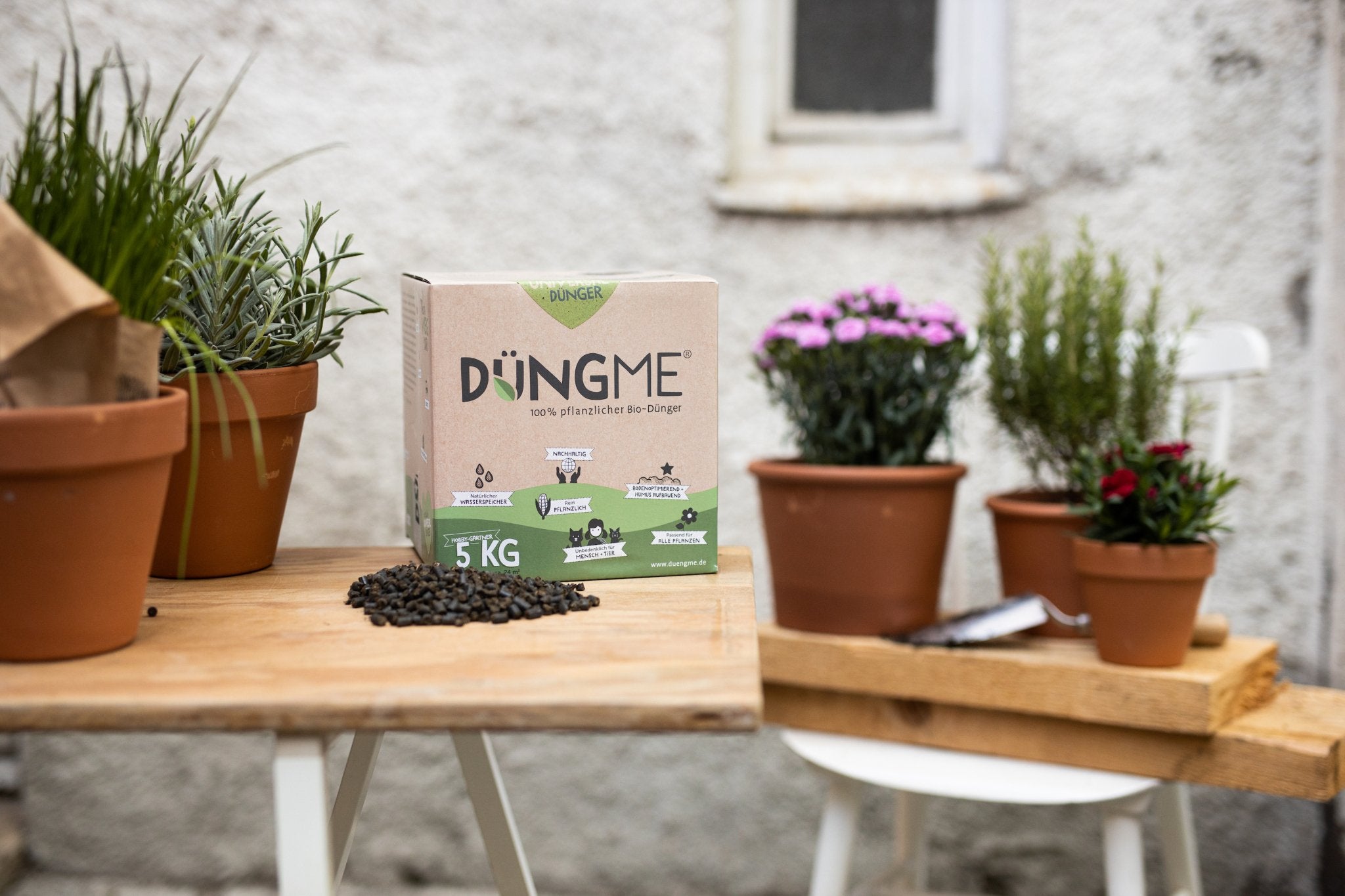 Bio-Pellets als universeller Naturdünger: Organischer Bio-Dünger für vielfältige Gartenanwendungen.