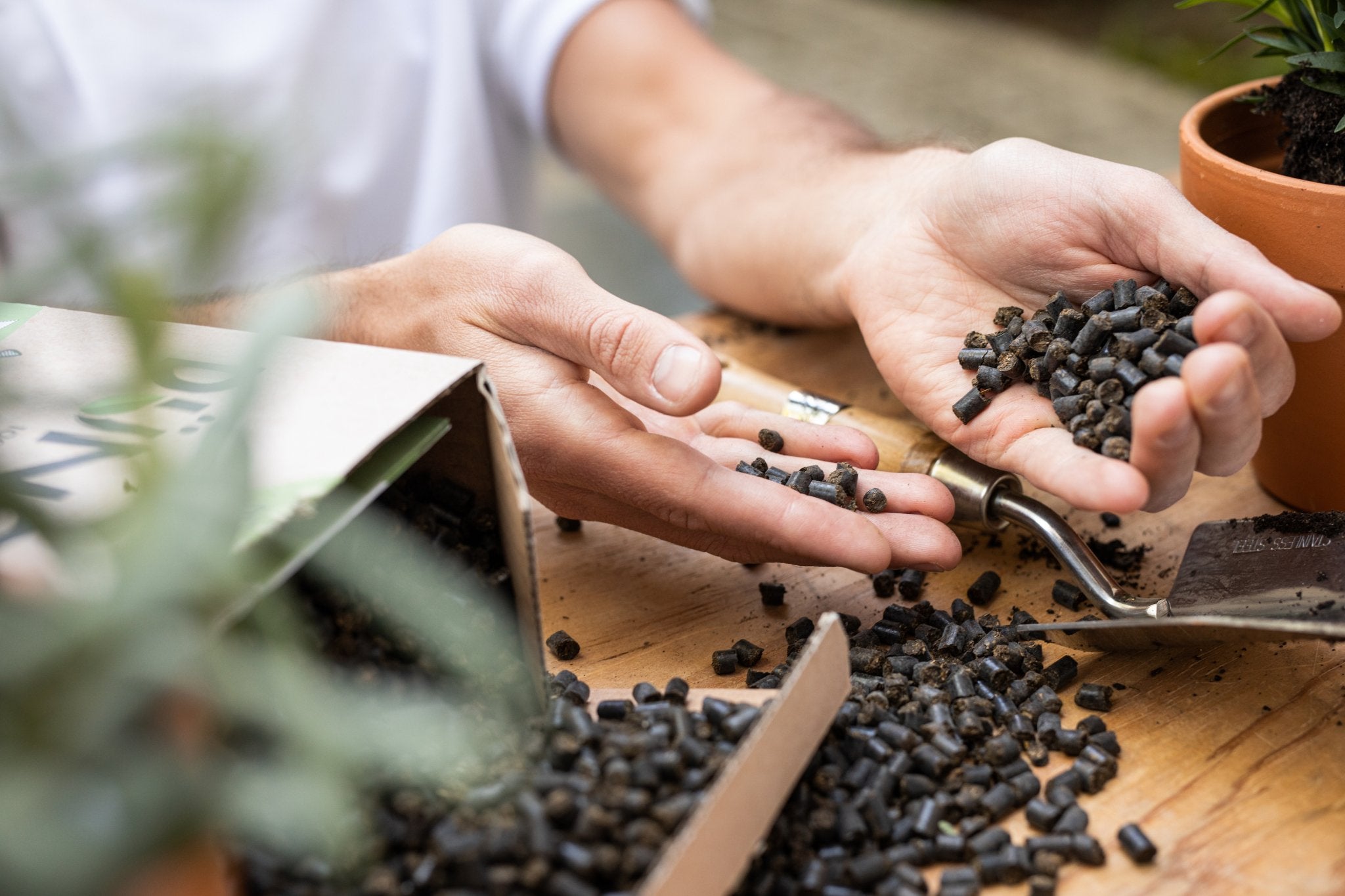 DüngMe Bio-Universaldünger: Rein pflanzlicher Naturdünger für gesunde Pflanzen und Gärten.